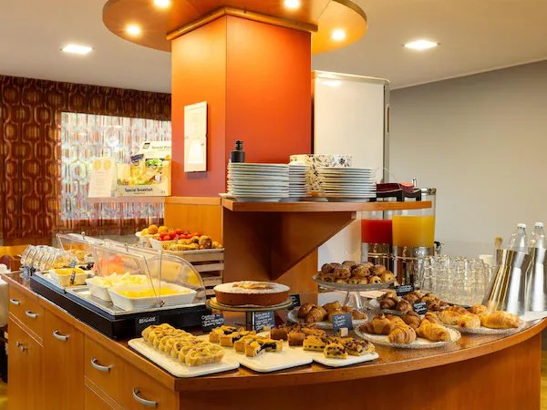 La Villa, Sure Hotel Collection by Best Western