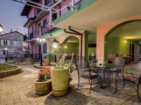 La Villa, Sure Hotel Collection by Best Western